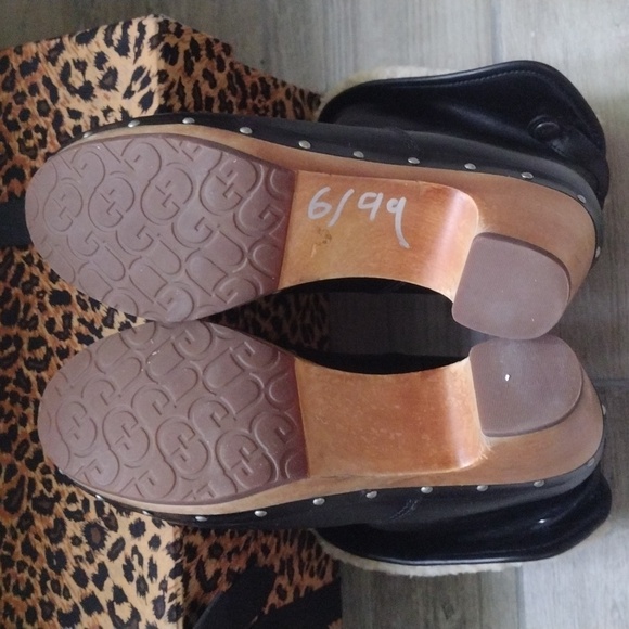 UGG Boots - Picture 4 of 4